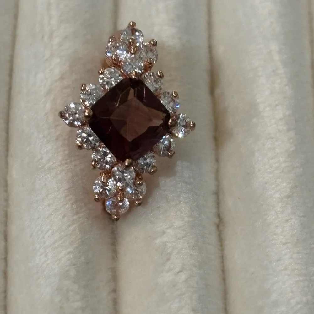 Elegant Purple Halo Ring with Clear Stone Accents and clover ๐ corners 6.5 NWOT - Picture 4 of 11
